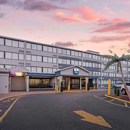Best Western Rutgers University Hotel East Brunswick Εξωτερικό φωτογραφία