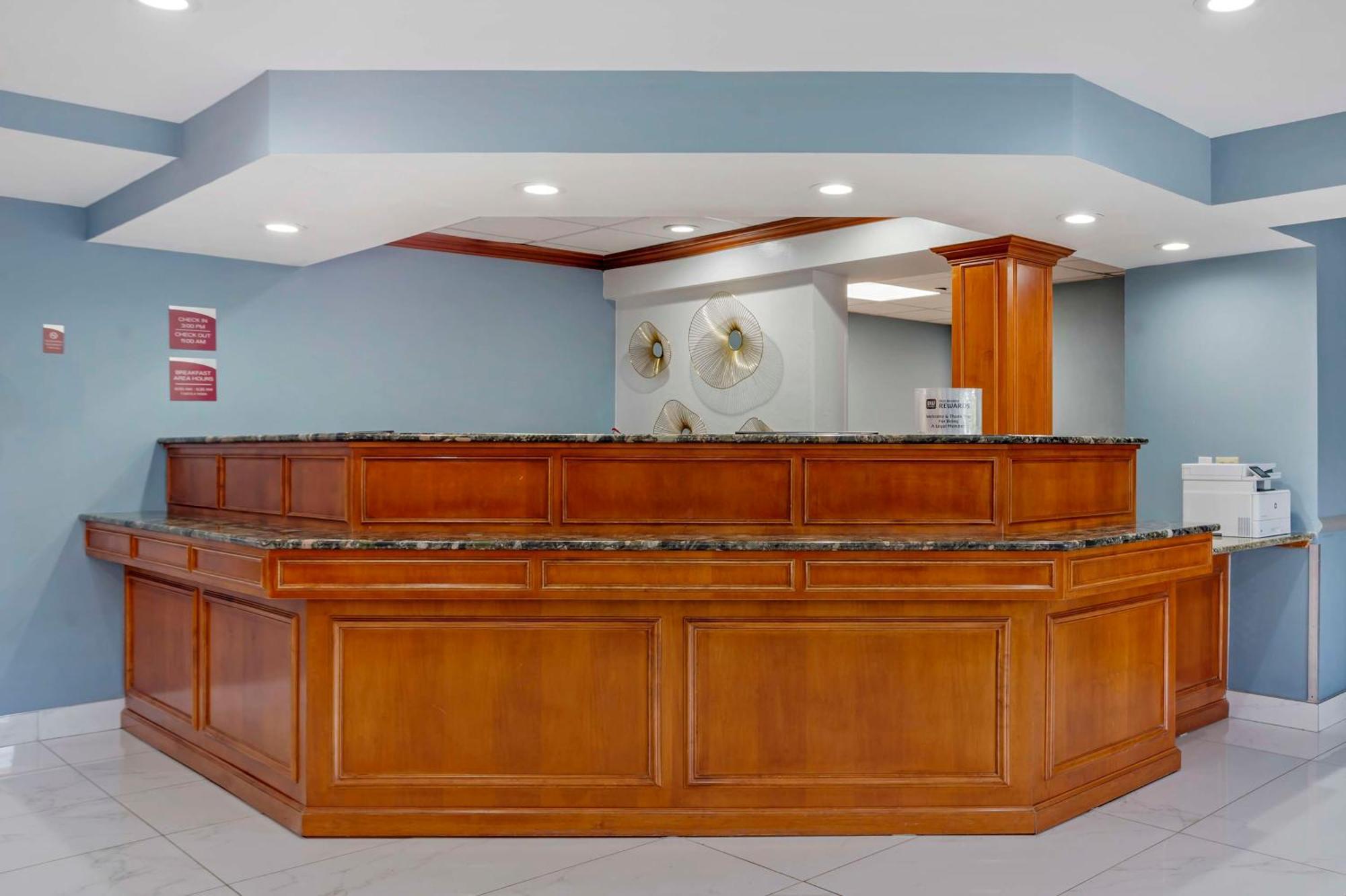 Best Western Rutgers University Hotel East Brunswick Εξωτερικό φωτογραφία