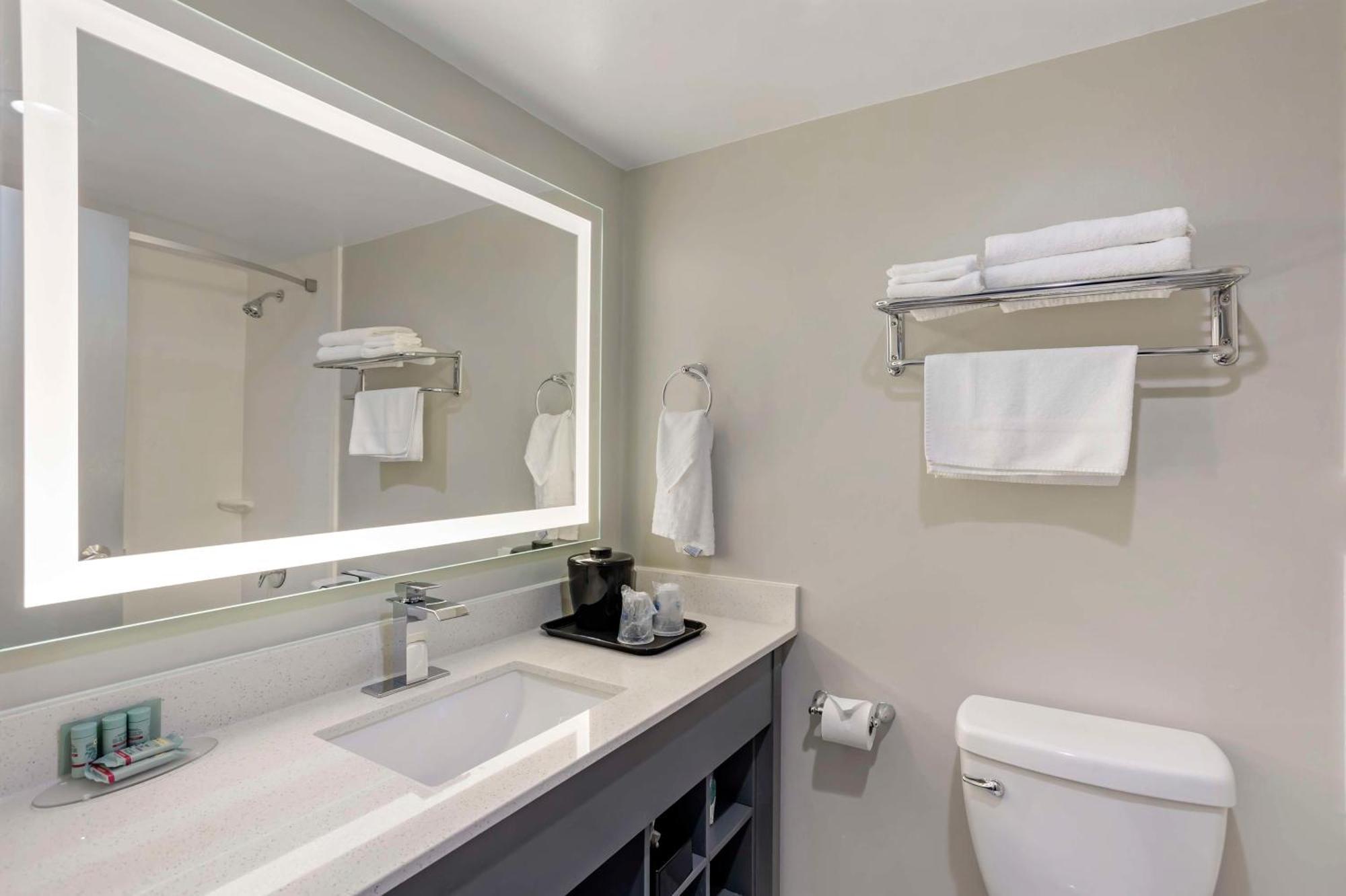 Best Western Rutgers University Hotel East Brunswick Εξωτερικό φωτογραφία