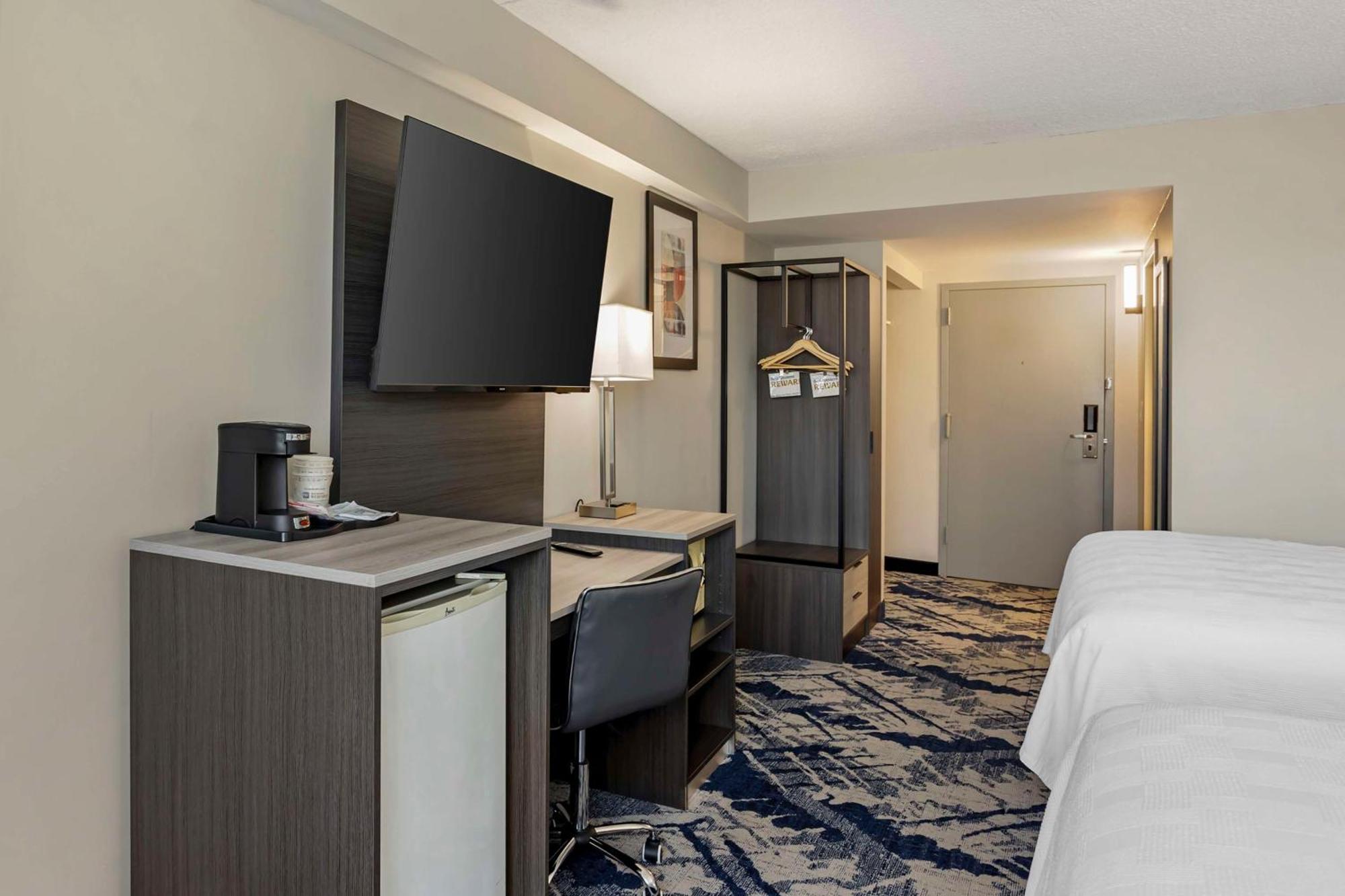 Best Western Rutgers University Hotel East Brunswick Εξωτερικό φωτογραφία