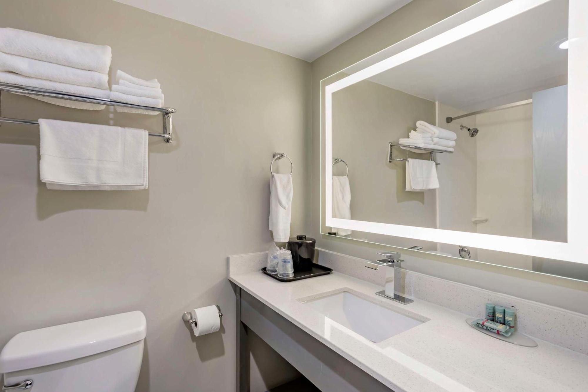 Best Western Rutgers University Hotel East Brunswick Εξωτερικό φωτογραφία