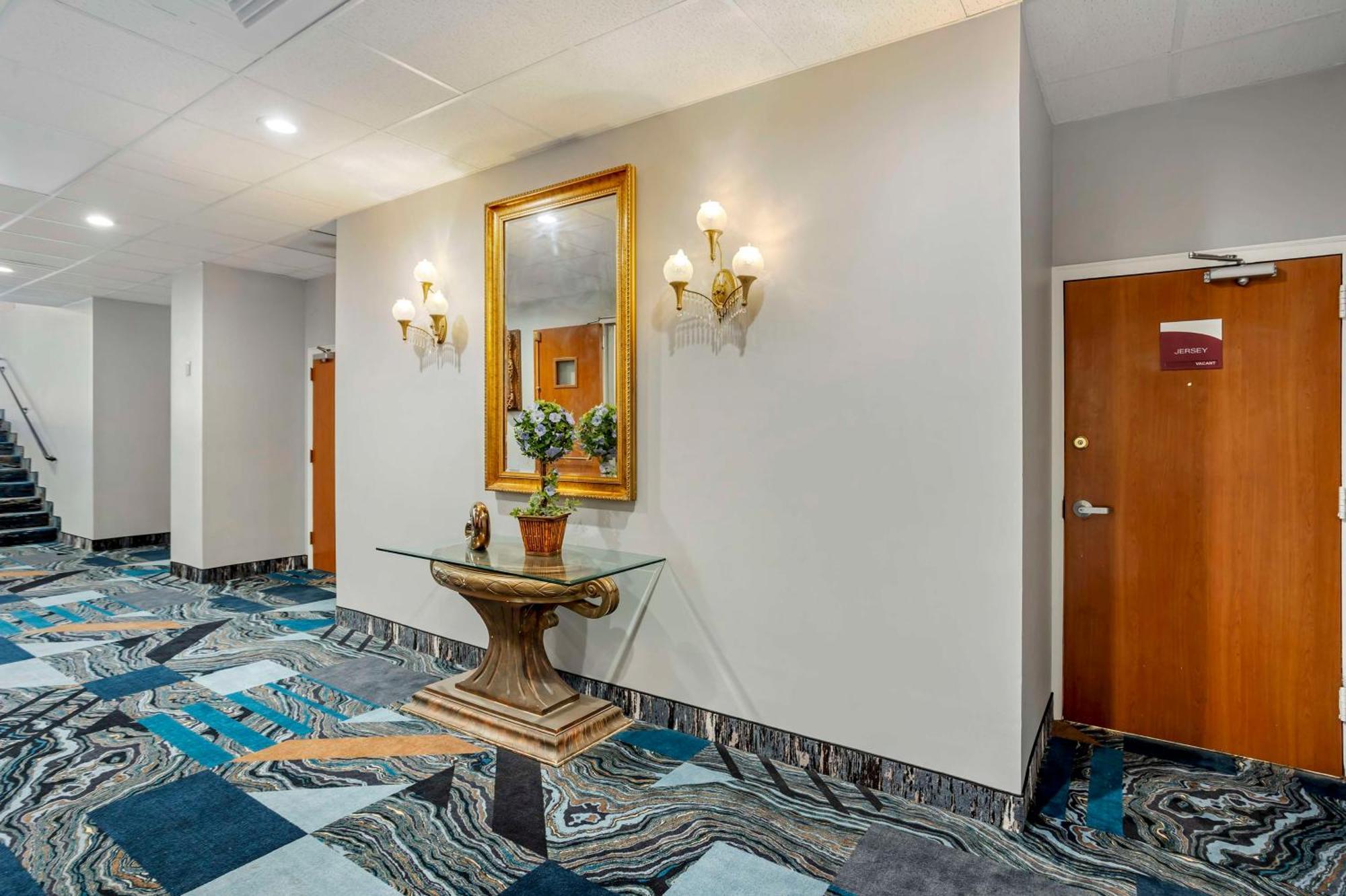Best Western Rutgers University Hotel East Brunswick Εξωτερικό φωτογραφία