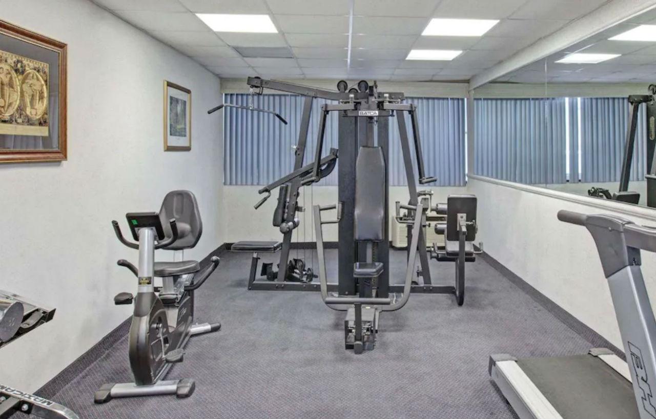 Best Western Rutgers University Hotel East Brunswick Εξωτερικό φωτογραφία