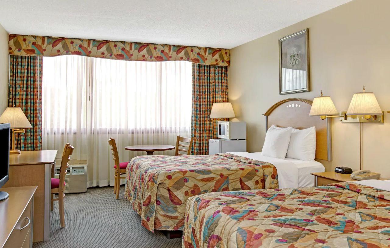 Best Western Rutgers University Hotel East Brunswick Εξωτερικό φωτογραφία